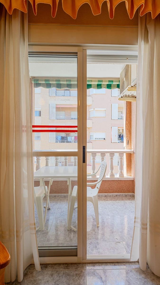 2 slaapkamer Appartement te koop in Torrevieja met garage - € 139.999 (Ref: 9979814)