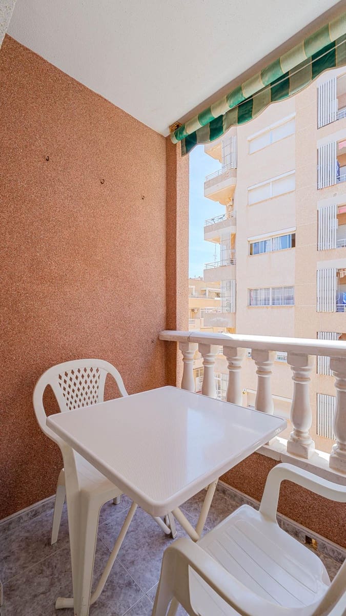 2 slaapkamer Appartement te koop in Torrevieja met garage - € 139.999 (Ref: 9979814)