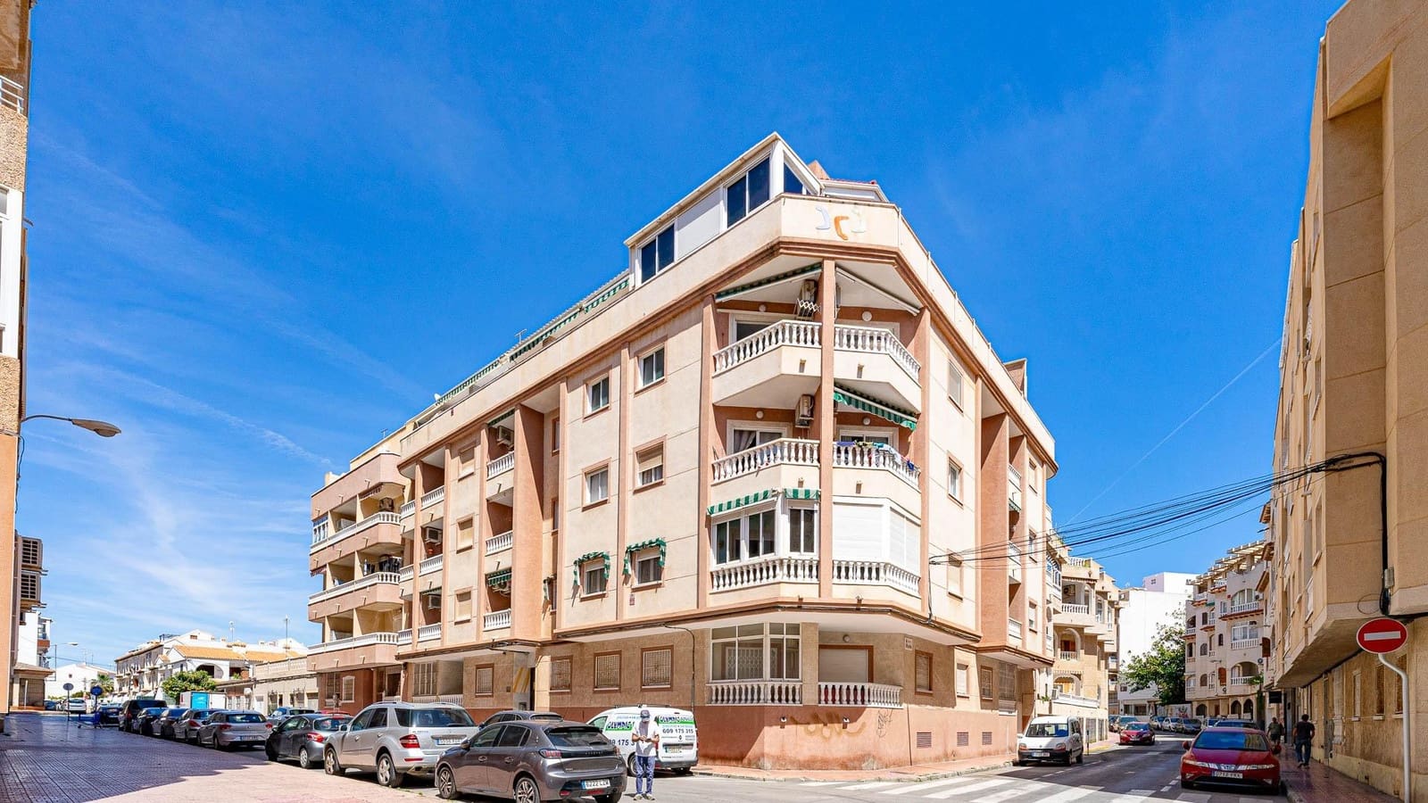 2 soverom Leilighet til salgs i Torrevieja - € 129 999 (Ref: 9979815)