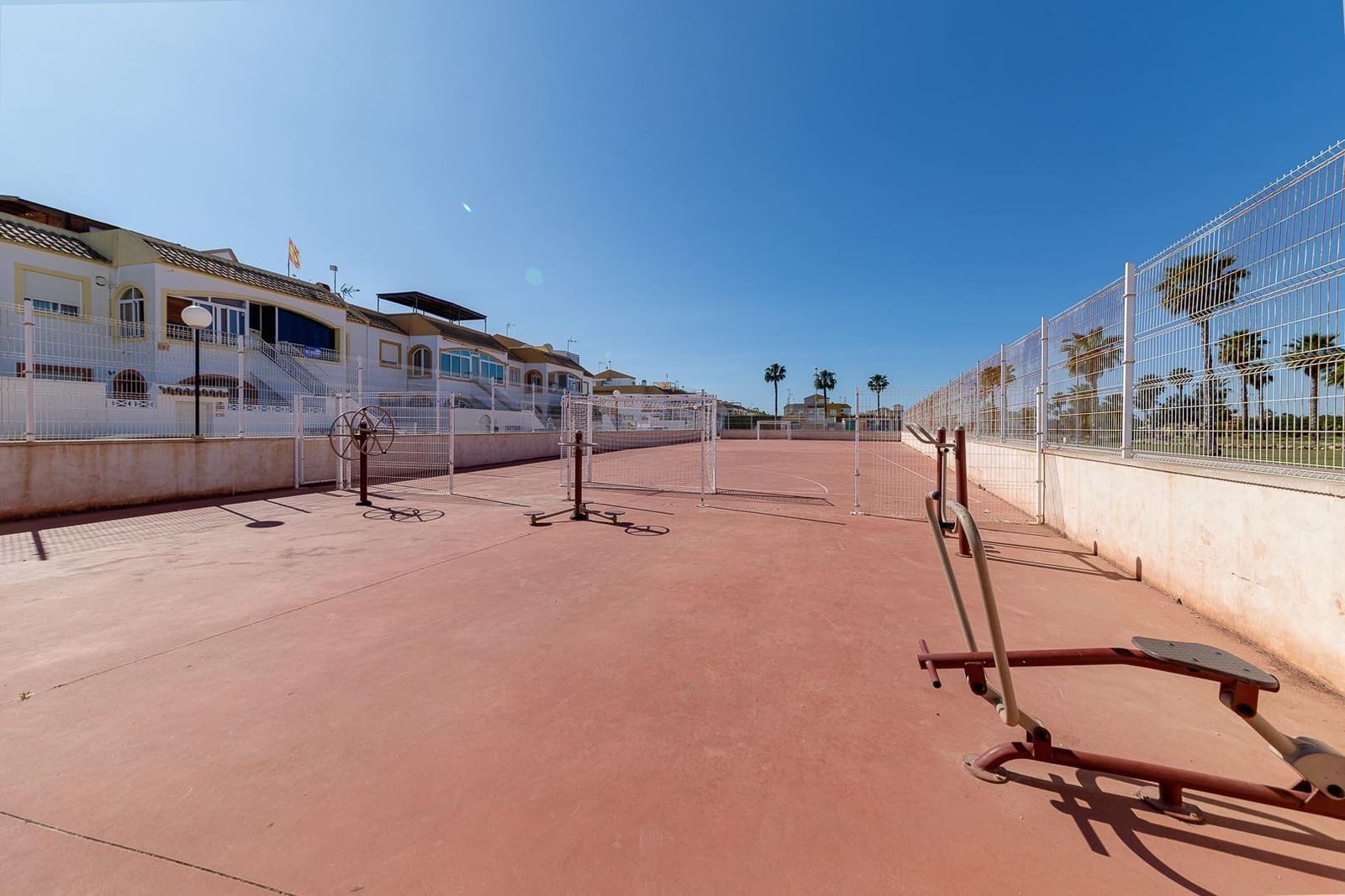 2 soveværelse Rækkehus til salg i El Limonar med swimmingpool - € 149.900 (Ref: 9986962)