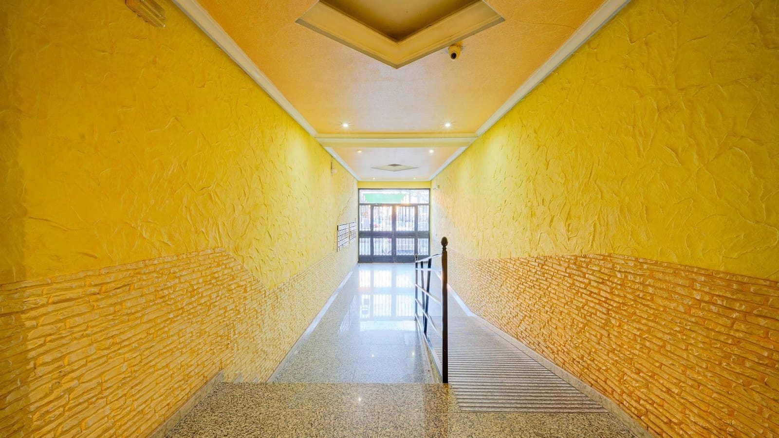 3 soveværelse Lejlighed til salg i Torrevieja med swimmingpool - € 134.999 (Ref: 9986963)
