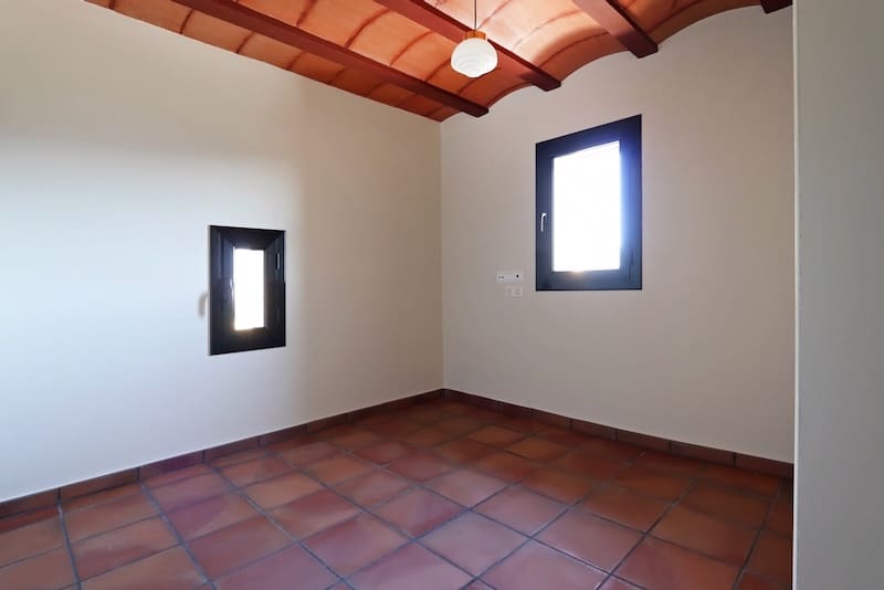 9 soveværelse Finca/Landehus til salg i Sort - € 340.000 (Ref: 8917375)