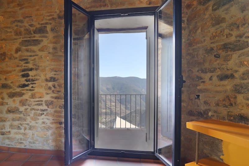 9 soveværelse Finca/Landehus til salg i Sort - € 340.000 (Ref: 8917375)