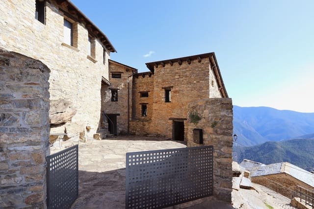 9 bedroom Finca/Country House for sale in Sort - € 340,000 (Ref: 8917375)