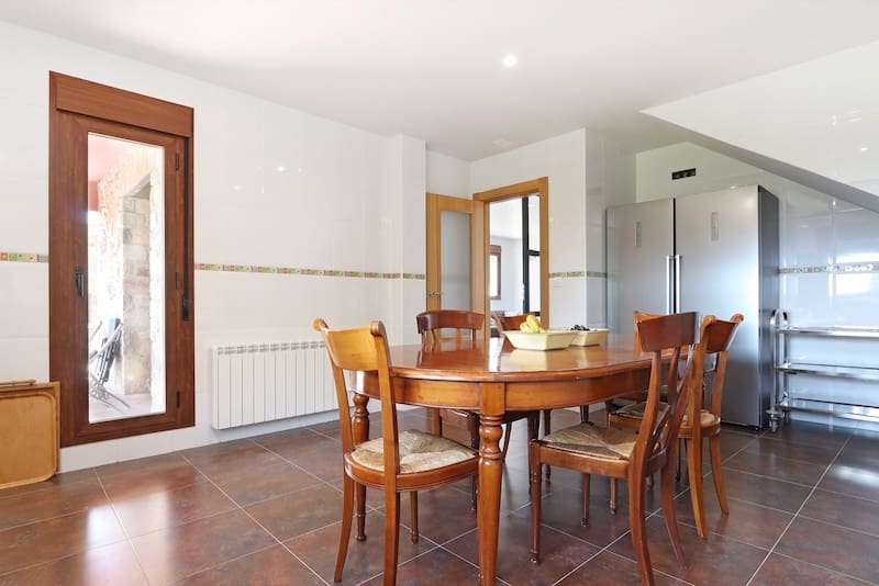 4 soveværelse Finca/Landehus til salg i Laspaules med garage - € 420.000 (Ref: 9027153)