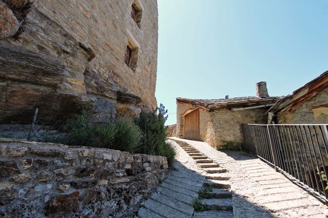 Finca/Hus på landet till salu i Sort - 42 000 € (Ref: 9108100)