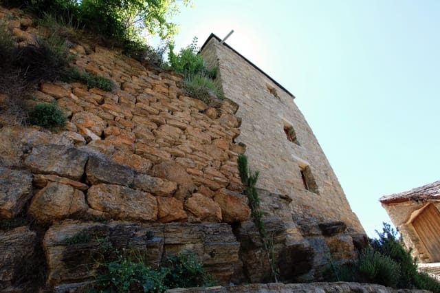 Finca/Hus på landet till salu i Sort - 42 000 € (Ref: 9108100)