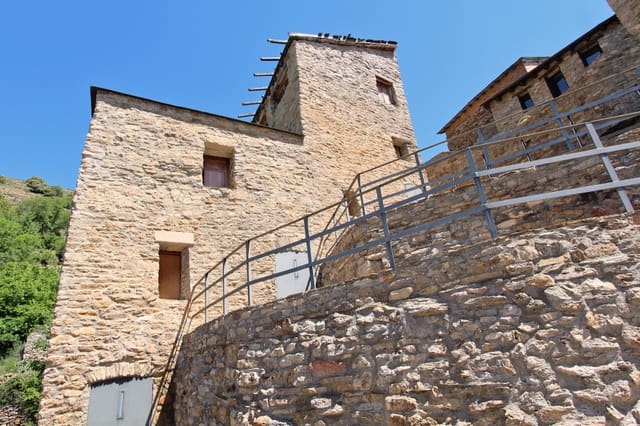 Finca/Hus på landet till salu i Sort - 42 000 € (Ref: 9108100)