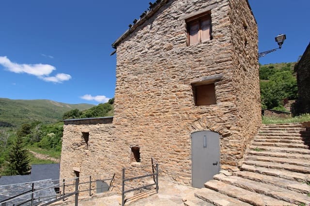 Finca/Hus på landet till salu i Sort - 42 000 € (Ref: 9108100)