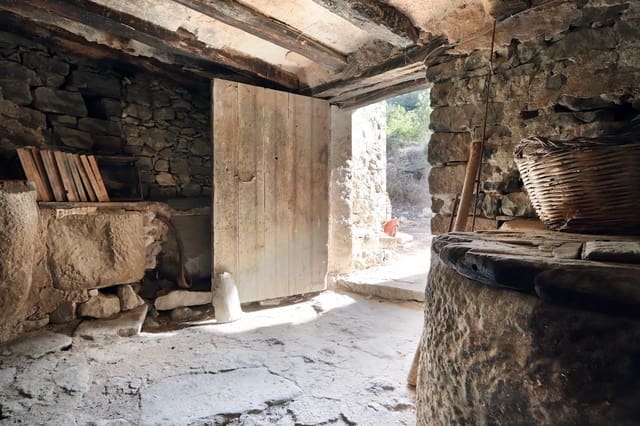 3 bedroom Finca/Country House for sale in Castell de Mur with garage - € 70,000 (Ref: 9150861)