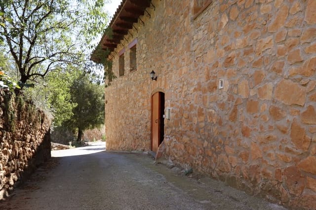 5 sypialnia Finka/Dom wiejski na sprzedaż w Arén - 160 000 € (Ref: 9369268)