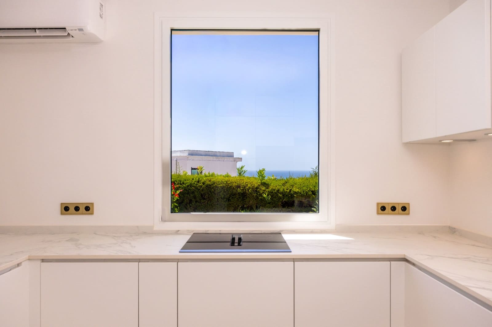 4 sypialnia Willa na sprzedaż w Marbella z basenem garażem - 2 480 000 € (Ref: 10000005)