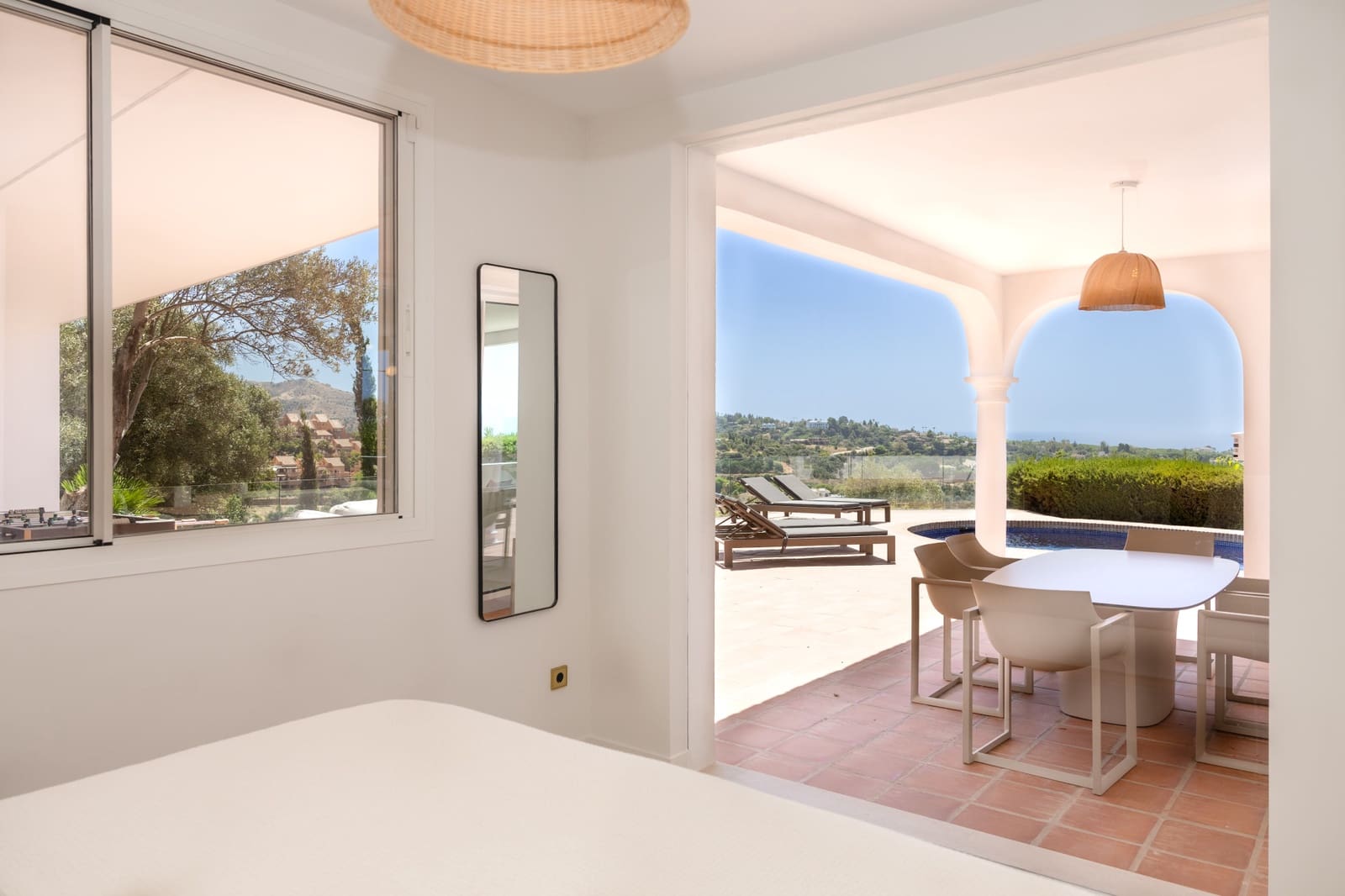4 sypialnia Willa na sprzedaż w Marbella z basenem garażem - 2 480 000 € (Ref: 10000005)