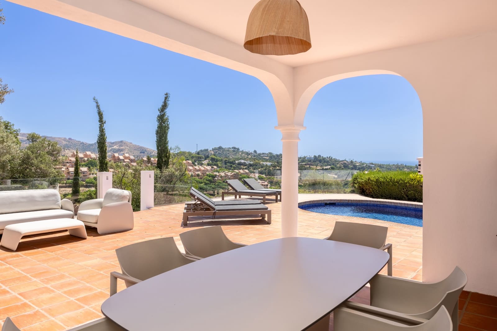 4 sypialnia Willa na sprzedaż w Marbella z basenem garażem - 2 480 000 € (Ref: 10000005)