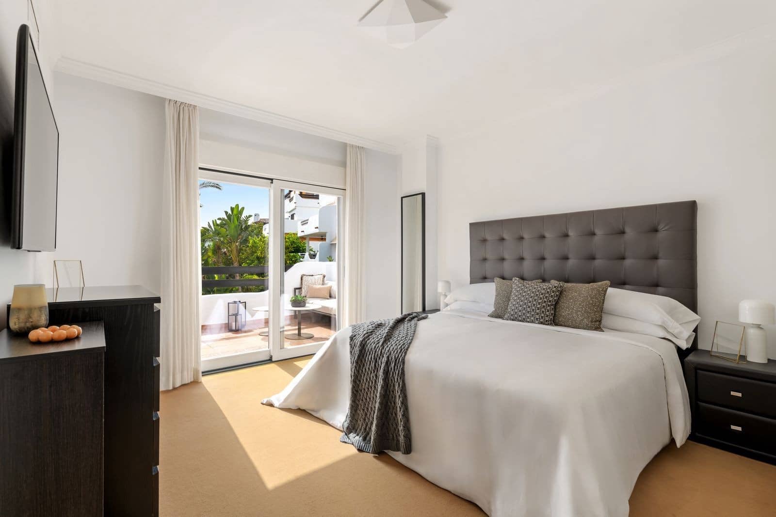 3 soverom Kjedet enebolig til salgs i Marbella med svømmebasseng garasje - € 1 395 000 (Ref: 10000011)