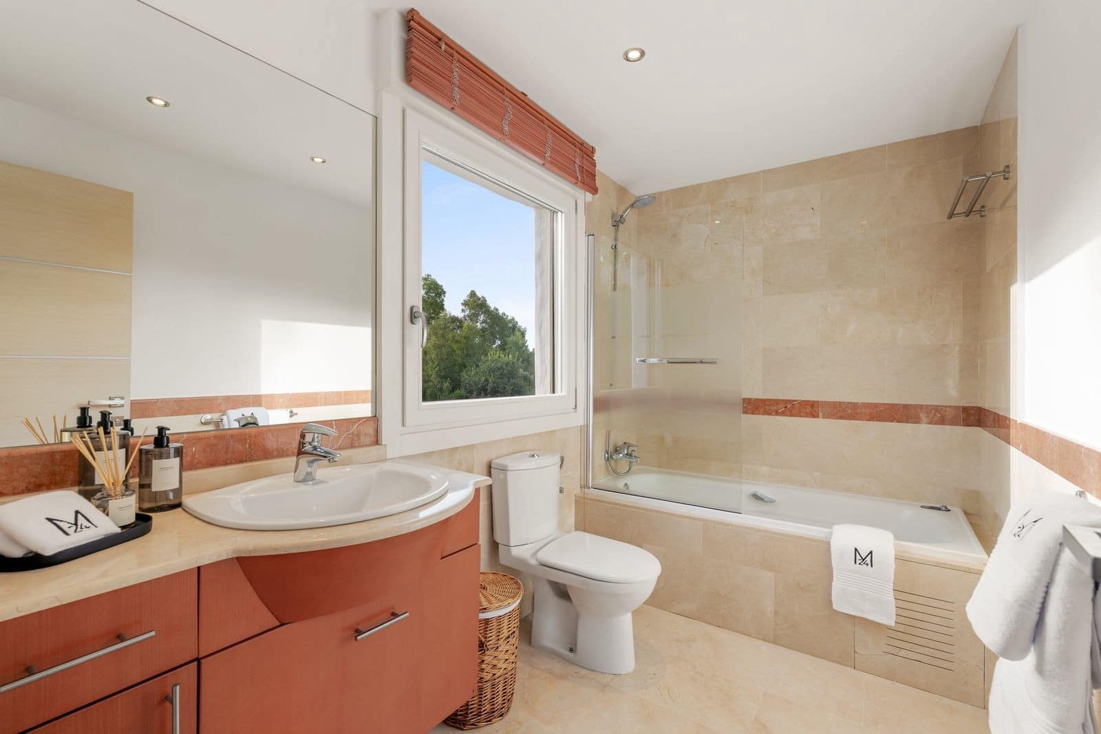 3 soverom Kjedet enebolig til salgs i Marbella med svømmebasseng garasje - € 1 395 000 (Ref: 10000011)