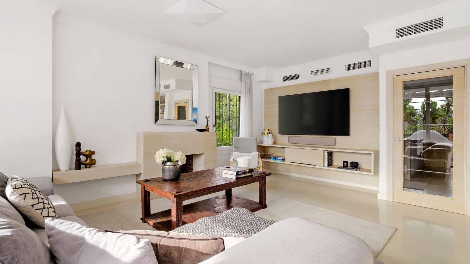3 soverom Kjedet enebolig til salgs i Marbella med svømmebasseng garasje - € 1 395 000 (Ref: 10000011)