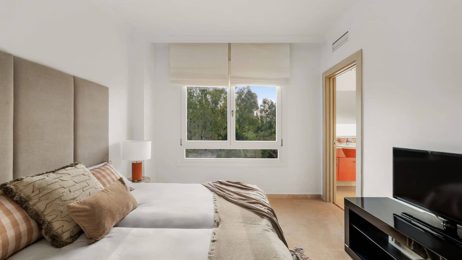 3 soverom Kjedet enebolig til salgs i Marbella med svømmebasseng garasje - € 1 395 000 (Ref: 10000011)
