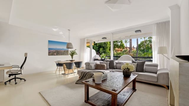 3 soverom Kjedet enebolig til salgs i Marbella med svømmebasseng garasje - € 1 395 000 (Ref: 10000011)