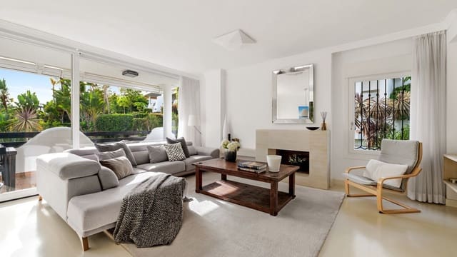 3 soverom Kjedet enebolig til salgs i Marbella med svømmebasseng garasje - € 1 395 000 (Ref: 10000011)
