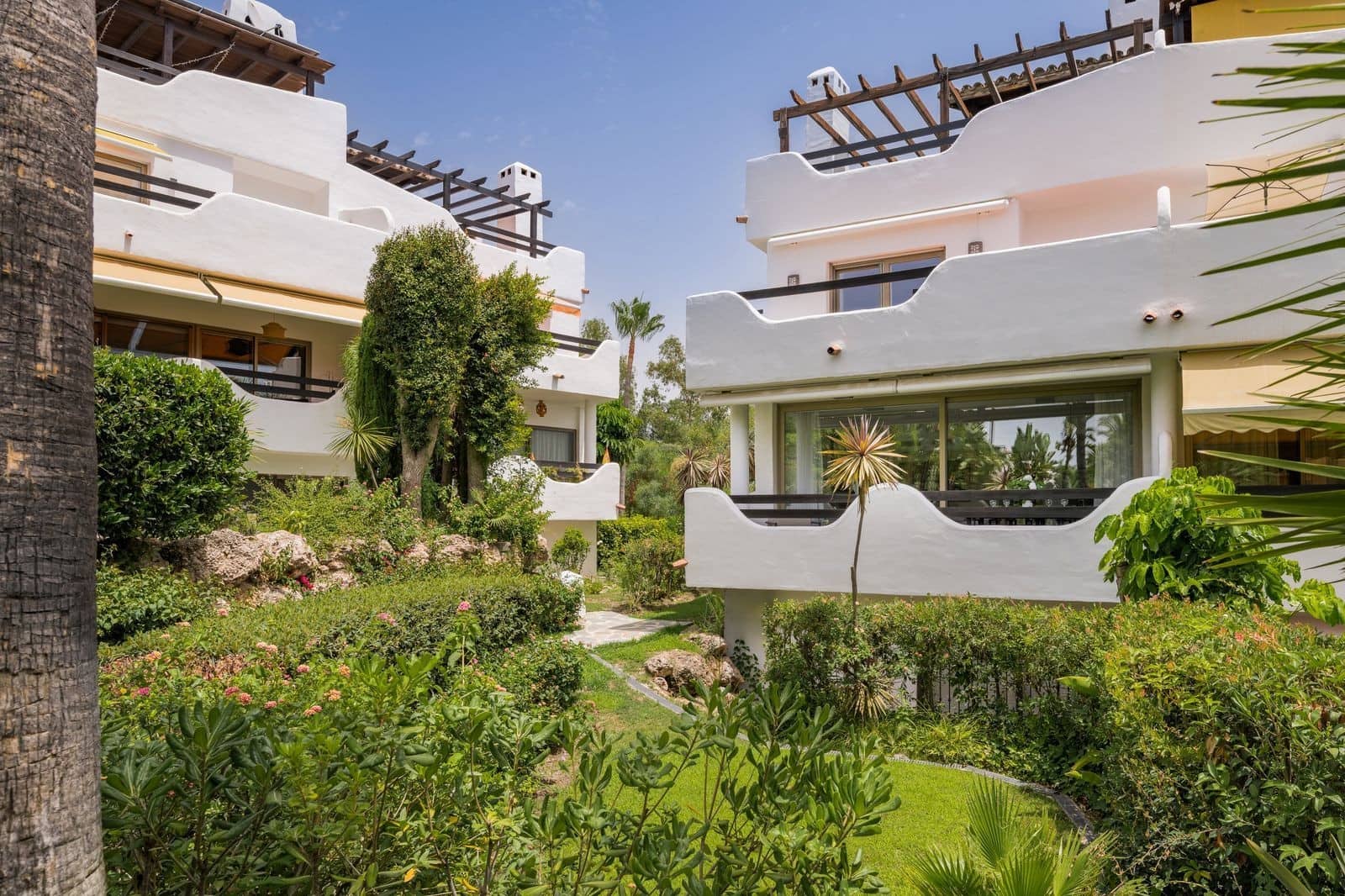 3 soverom Kjedet enebolig til salgs i Marbella med svømmebasseng garasje - € 1 395 000 (Ref: 10000011)