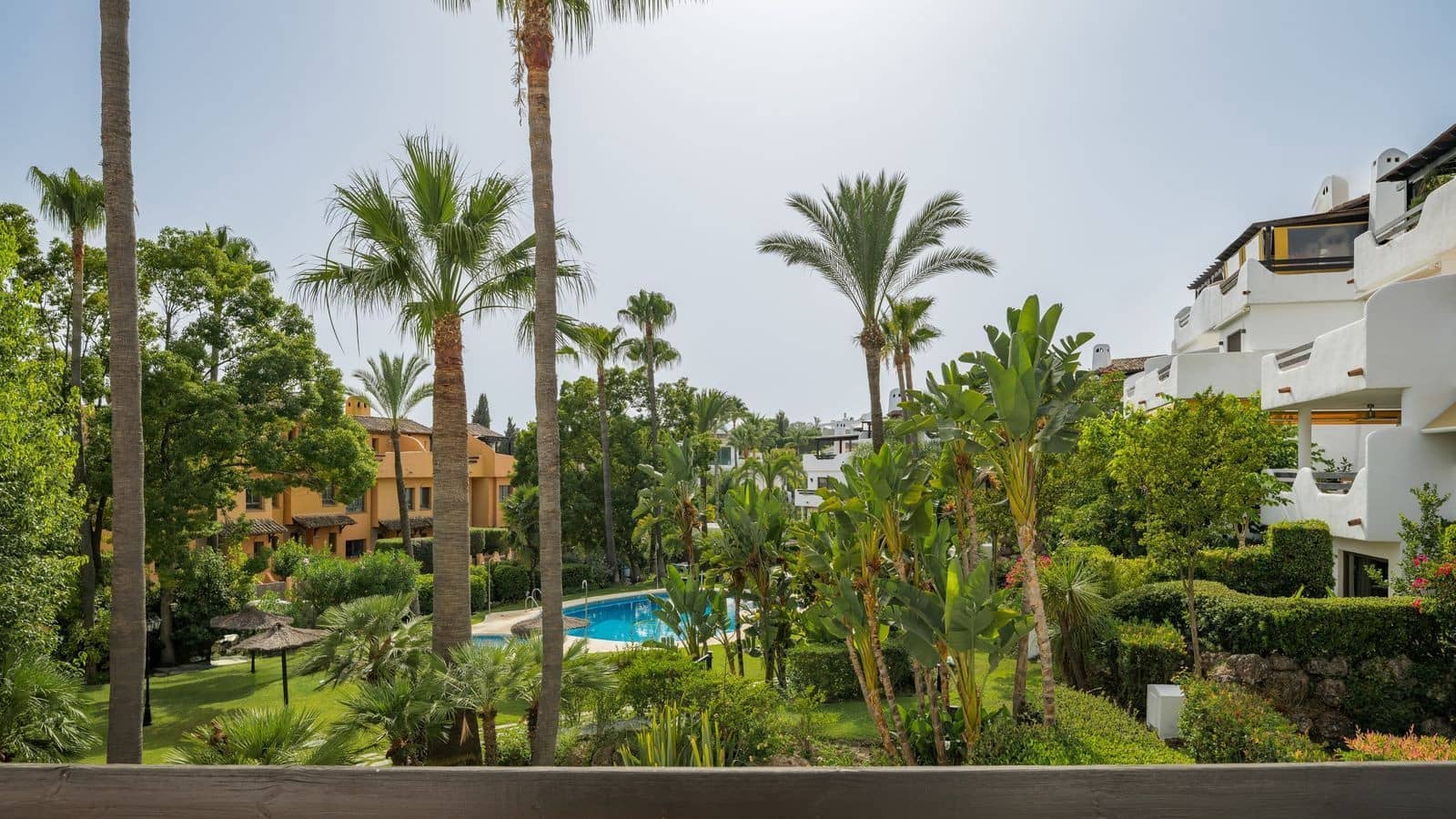 3 soverom Kjedet enebolig til salgs i Marbella med svømmebasseng garasje - € 1 395 000 (Ref: 10000011)