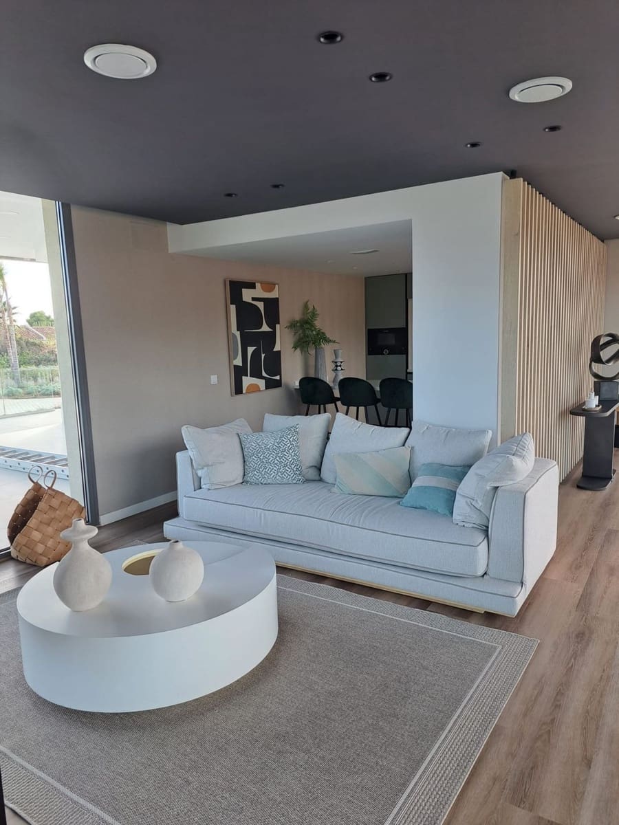 Casa de 3 habitaciones en El Chaparral en venta con piscina garaje - 880.000 € (Ref: 10000012)