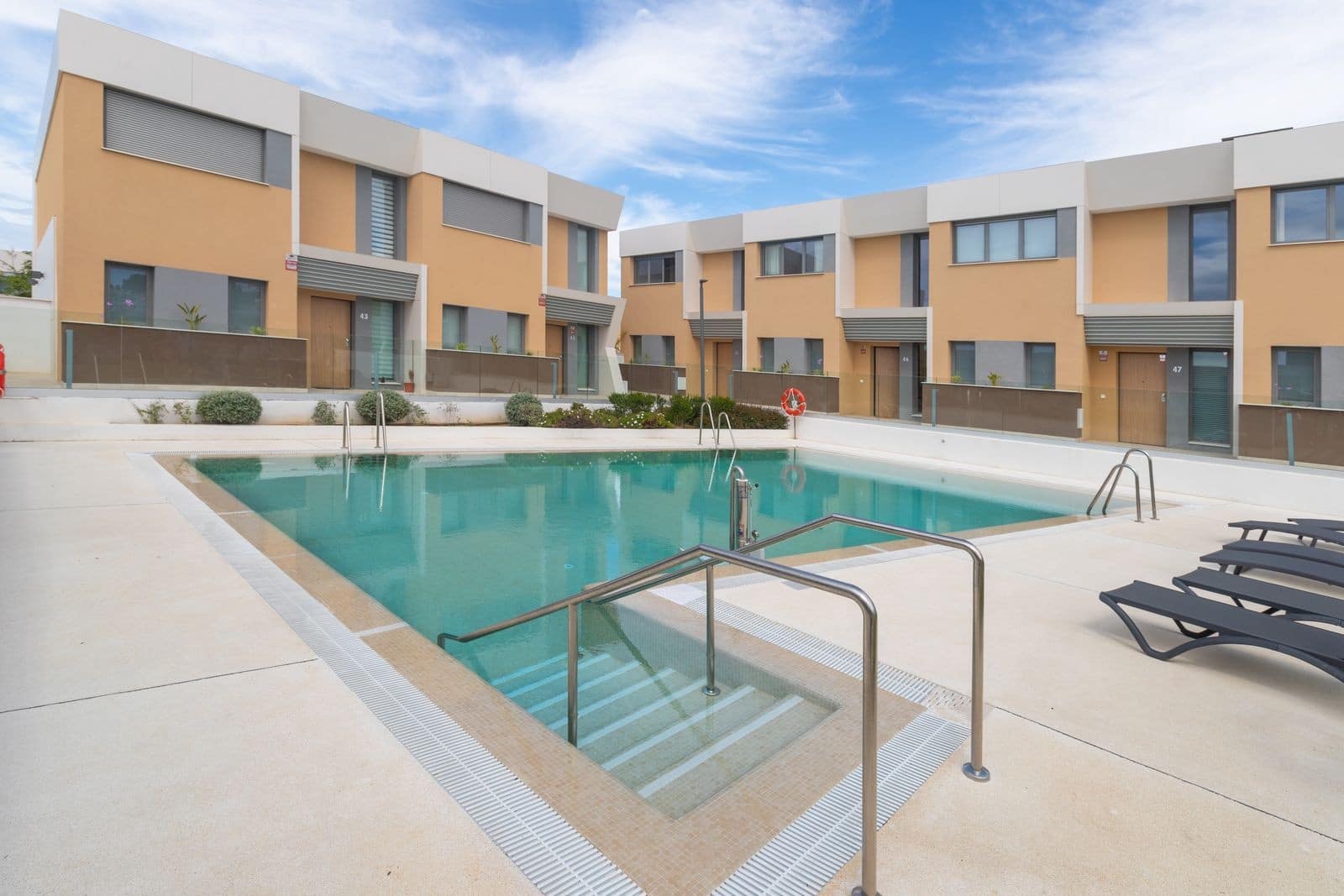 Casa de 3 habitaciones en El Chaparral en venta con piscina garaje - 880.000 € (Ref: 10000012)