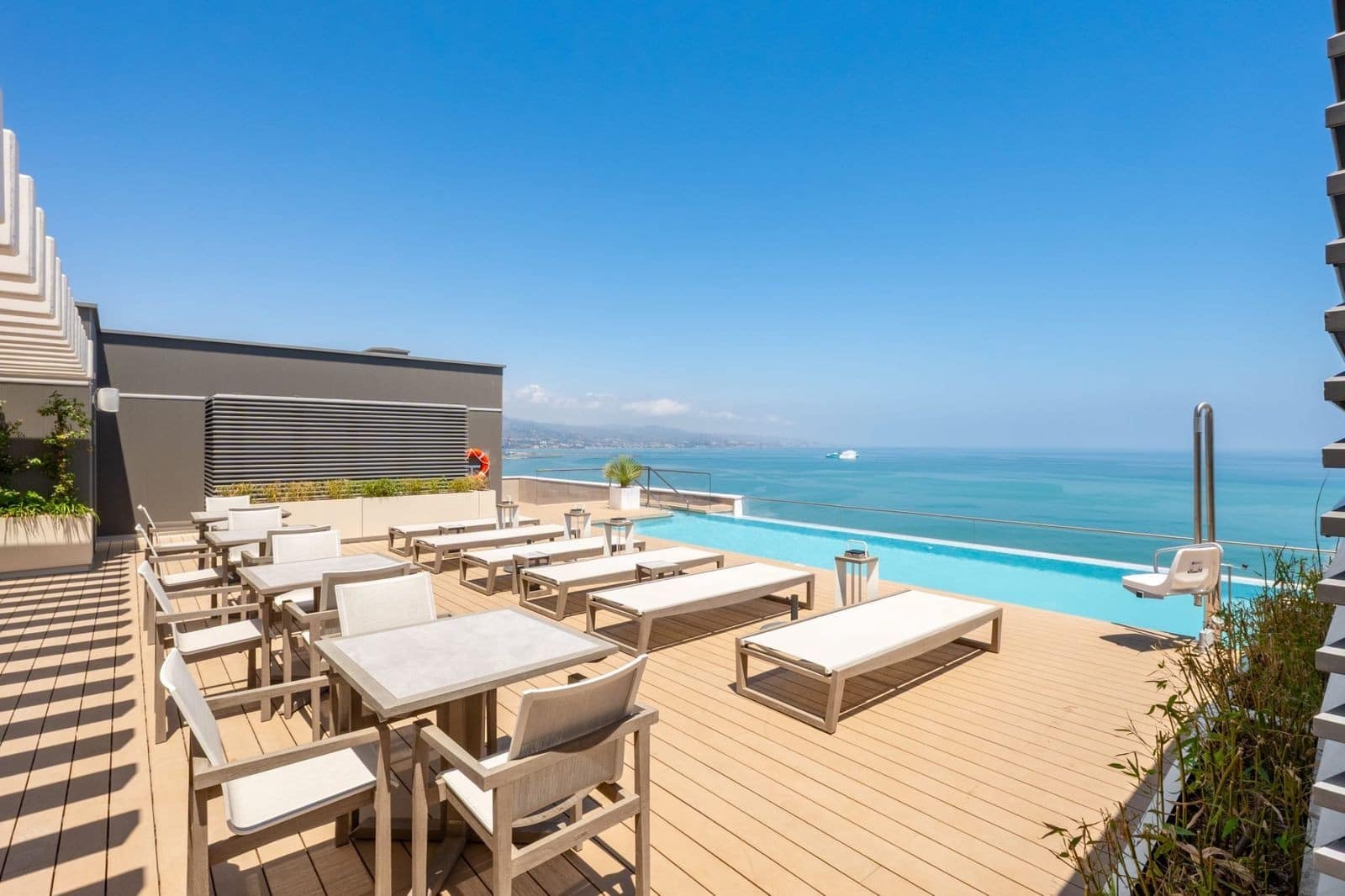 3 Zimmer Apartment zu verkaufen in Malaga Stadt mit Pool Garage - 2.650.000 € (Ref: 10000013)