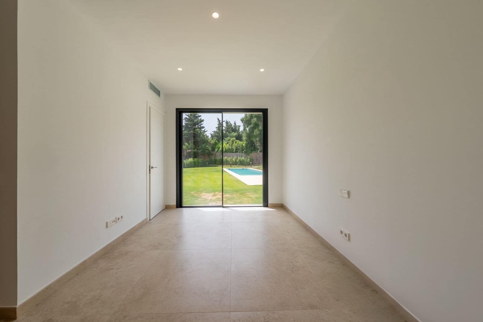 6 soveværelse Villa til salg i Sotogrande med swimmingpool garage - € 2.600.000 (Ref: 10000015)