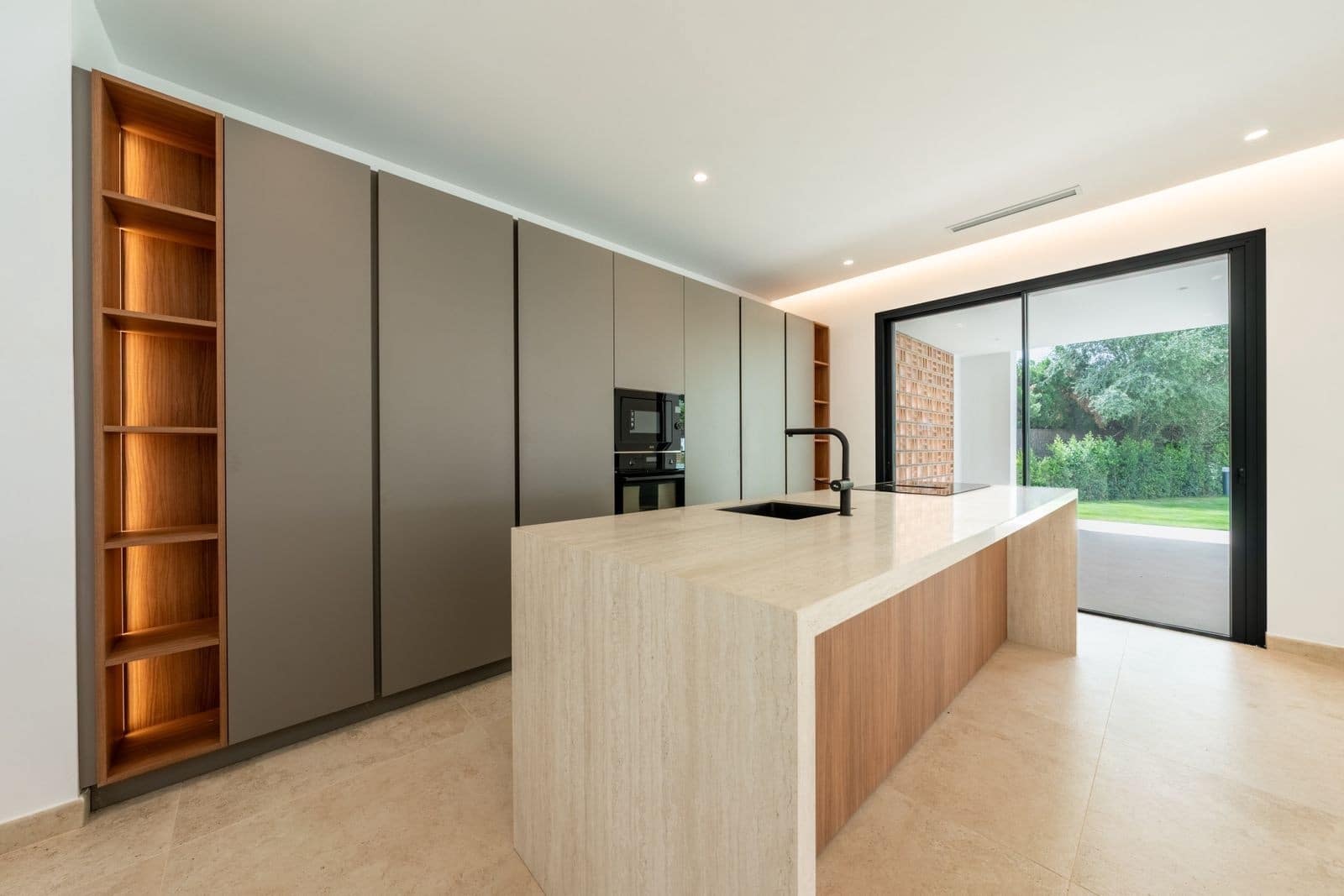 6 soveværelse Villa til salg i Sotogrande med swimmingpool garage - € 2.600.000 (Ref: 10000015)