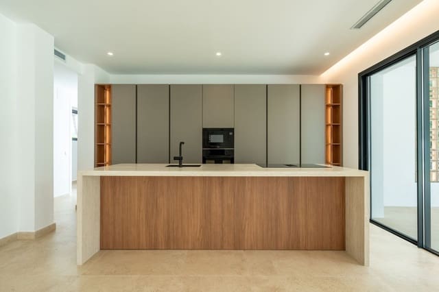 6 soveværelse Villa til salg i Sotogrande Costa, San Roque med swimmingpool garage - € 2.600.000 (Ref: 10000015)