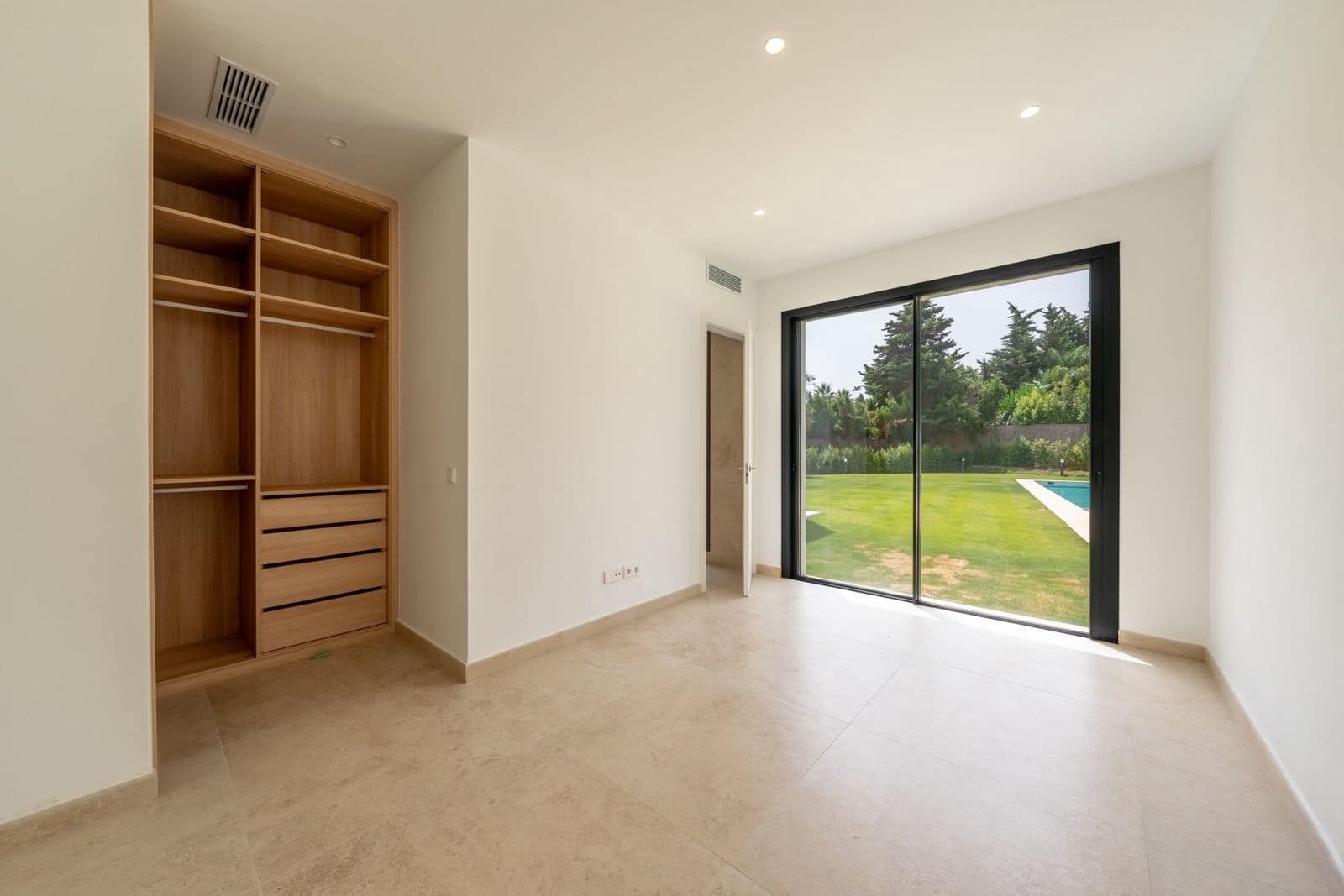 6 soveværelse Villa til salg i Sotogrande med swimmingpool garage - € 2.600.000 (Ref: 10000015)