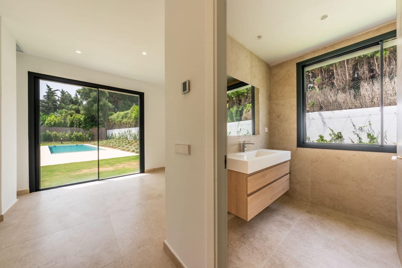 6 soveværelse Villa til salg i Sotogrande med swimmingpool garage - € 2.600.000 (Ref: 10000015)