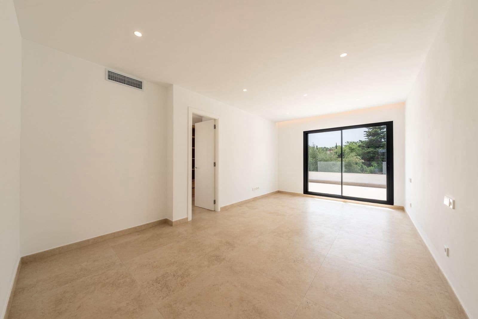 6 soveværelse Villa til salg i Sotogrande med swimmingpool garage - € 2.600.000 (Ref: 10000015)
