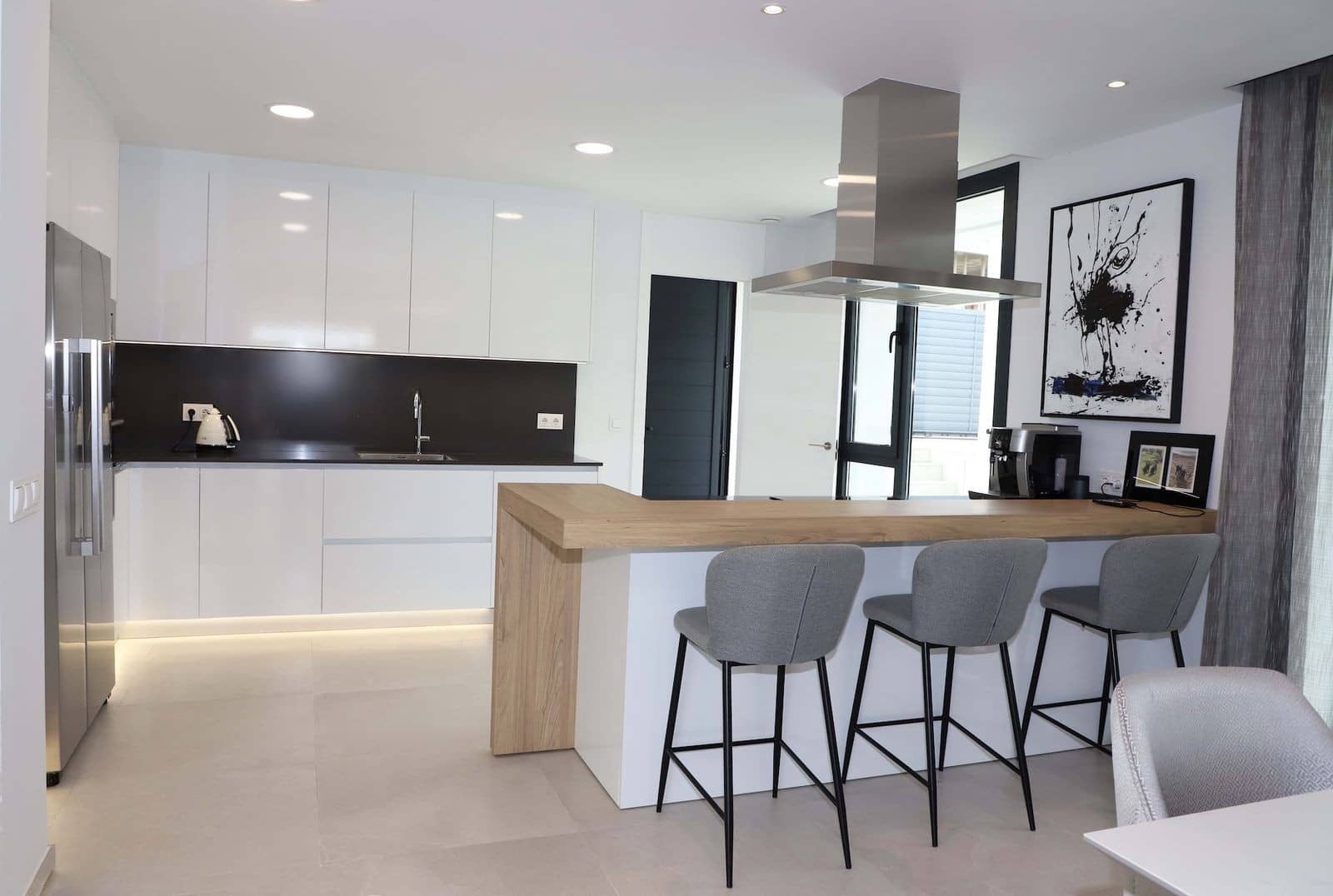 5 bedroom Villa for sale in New Golden Mile with pool garage - € 2,695,000 (Ref: 10000016)