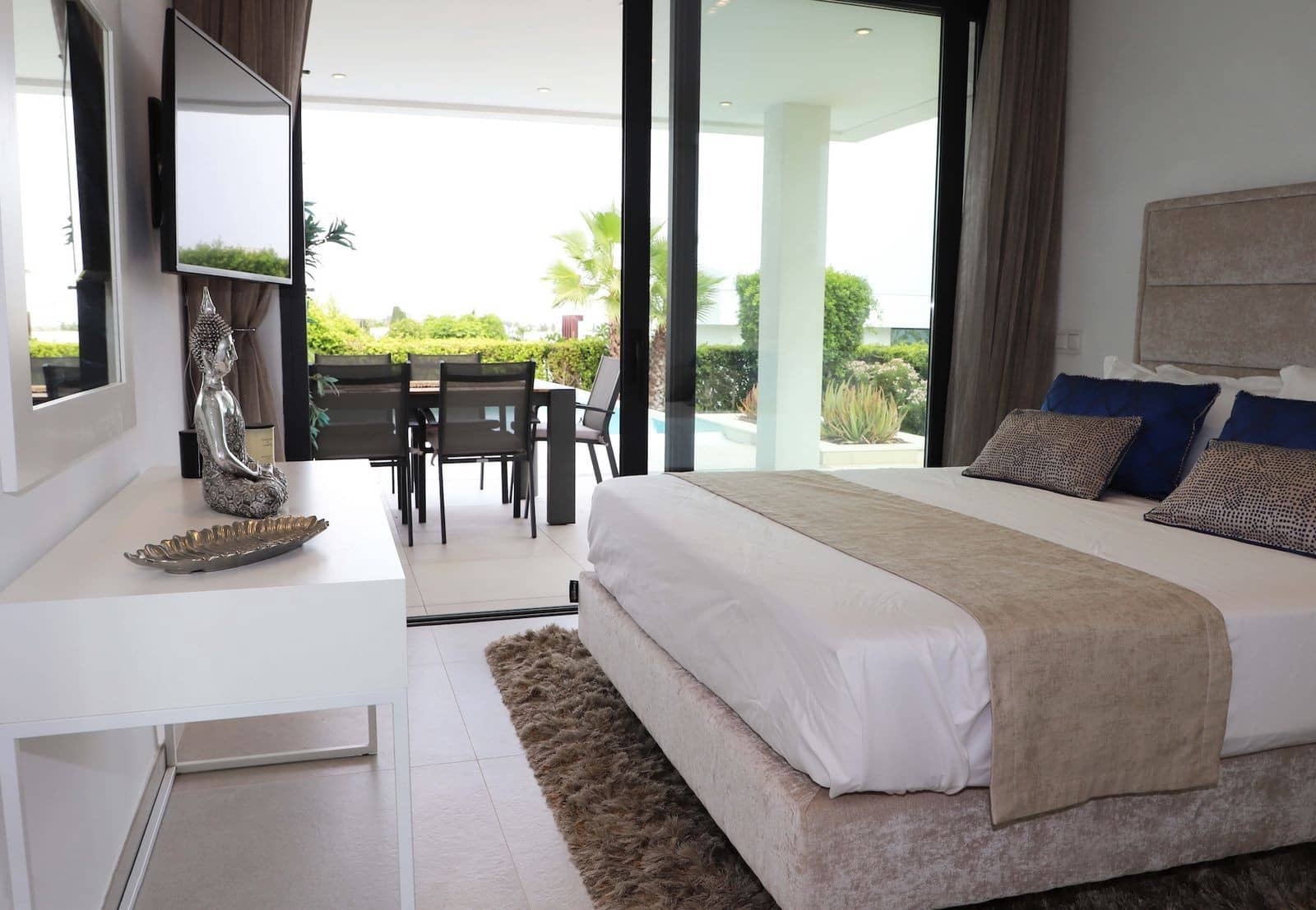 5 bedroom Villa for sale in New Golden Mile with pool garage - € 2,695,000 (Ref: 10000016)