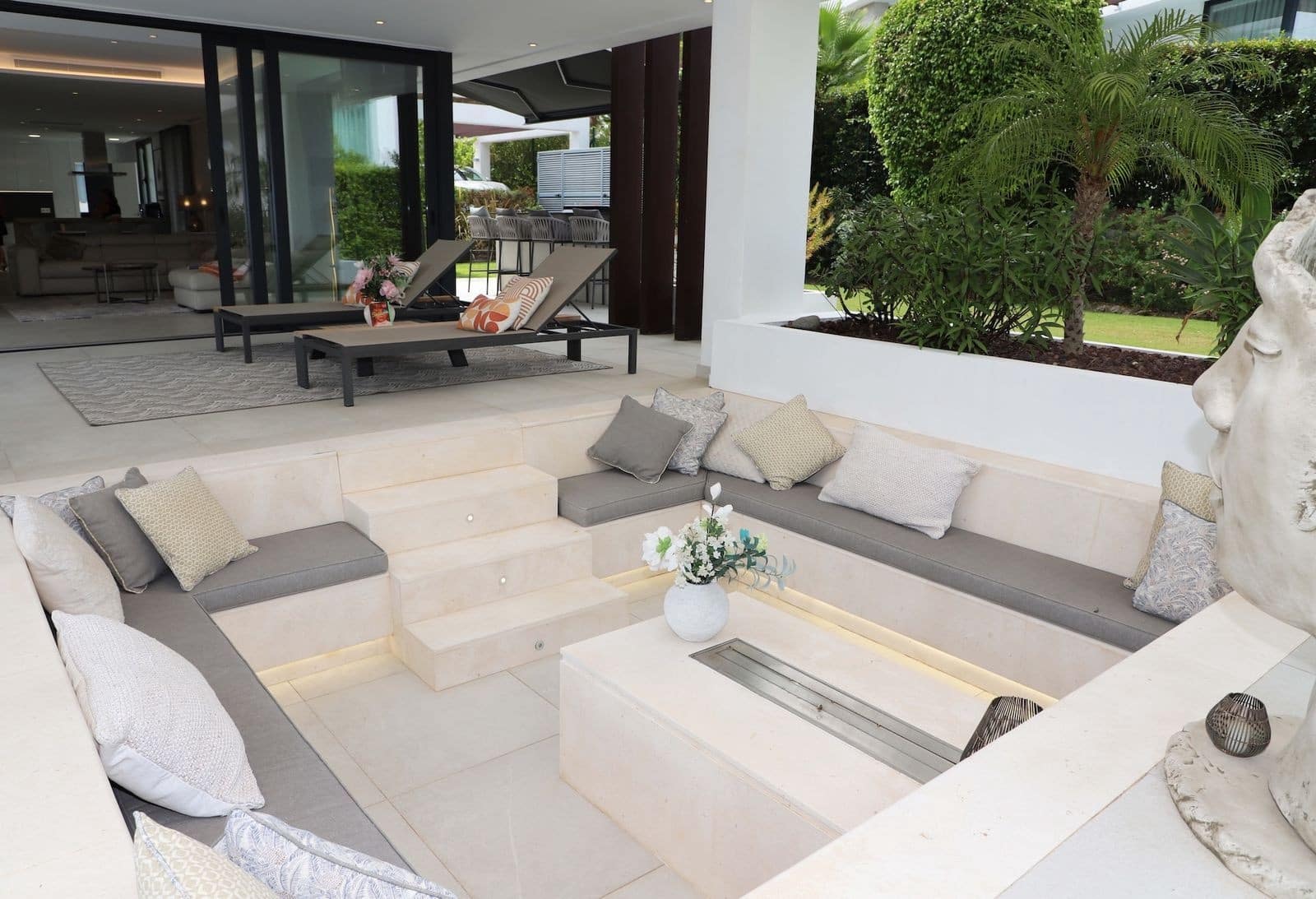 5 bedroom Villa for sale in New Golden Mile with pool garage - € 2,695,000 (Ref: 10000016)