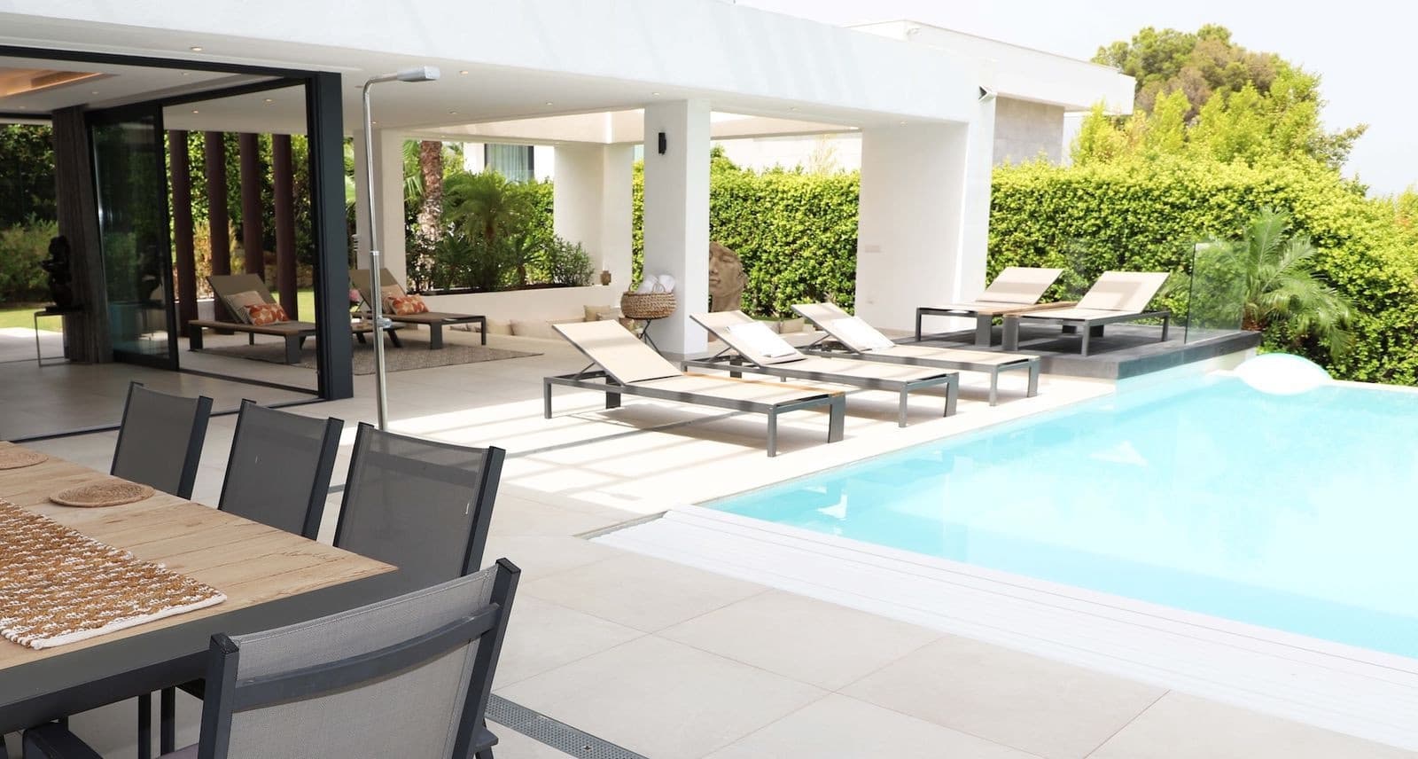 5 bedroom Villa for sale in New Golden Mile with pool garage - € 2,695,000 (Ref: 10000016)