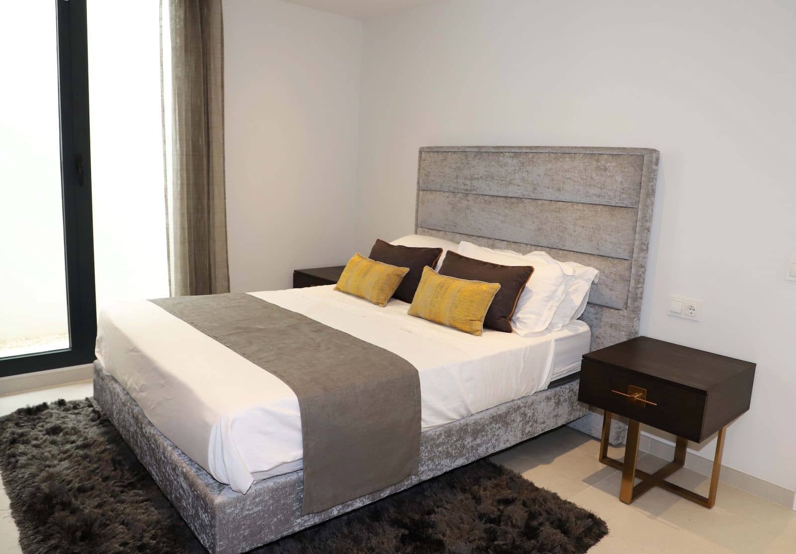 5 bedroom Villa for sale in New Golden Mile with pool garage - € 2,695,000 (Ref: 10000016)