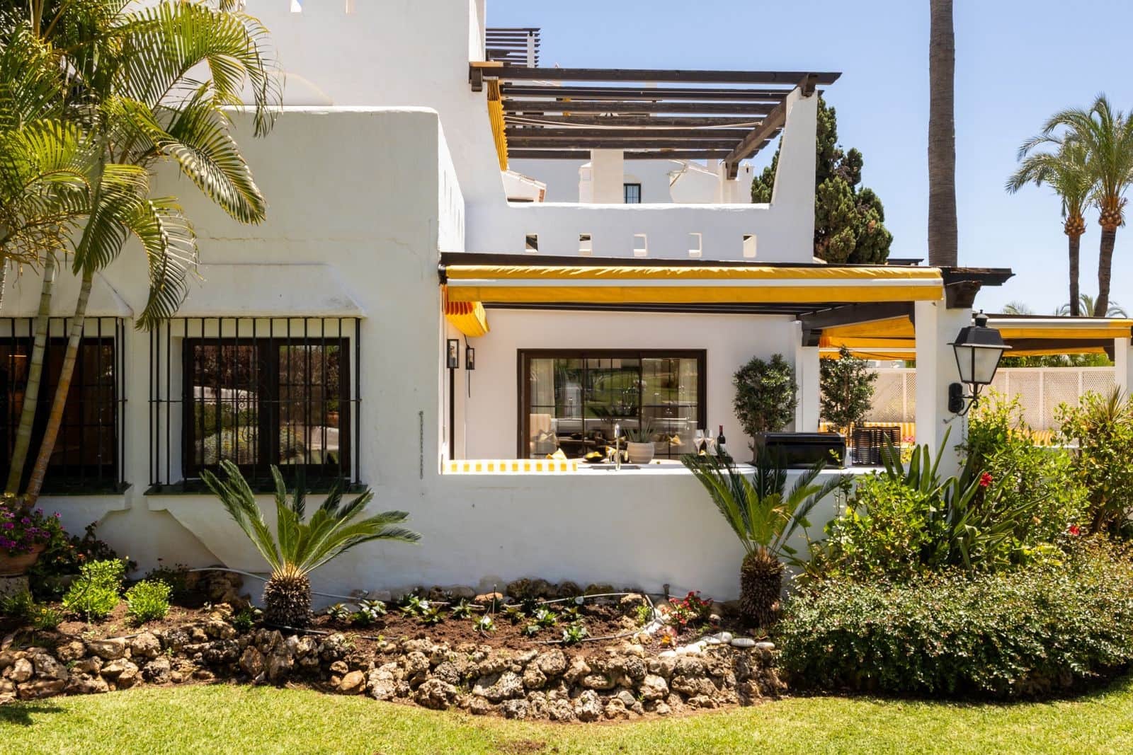 3 soverom Leilighet til salgs i Nueva Andalucia med svømmebasseng garasje - € 1 395 000 (Ref: 10000020)