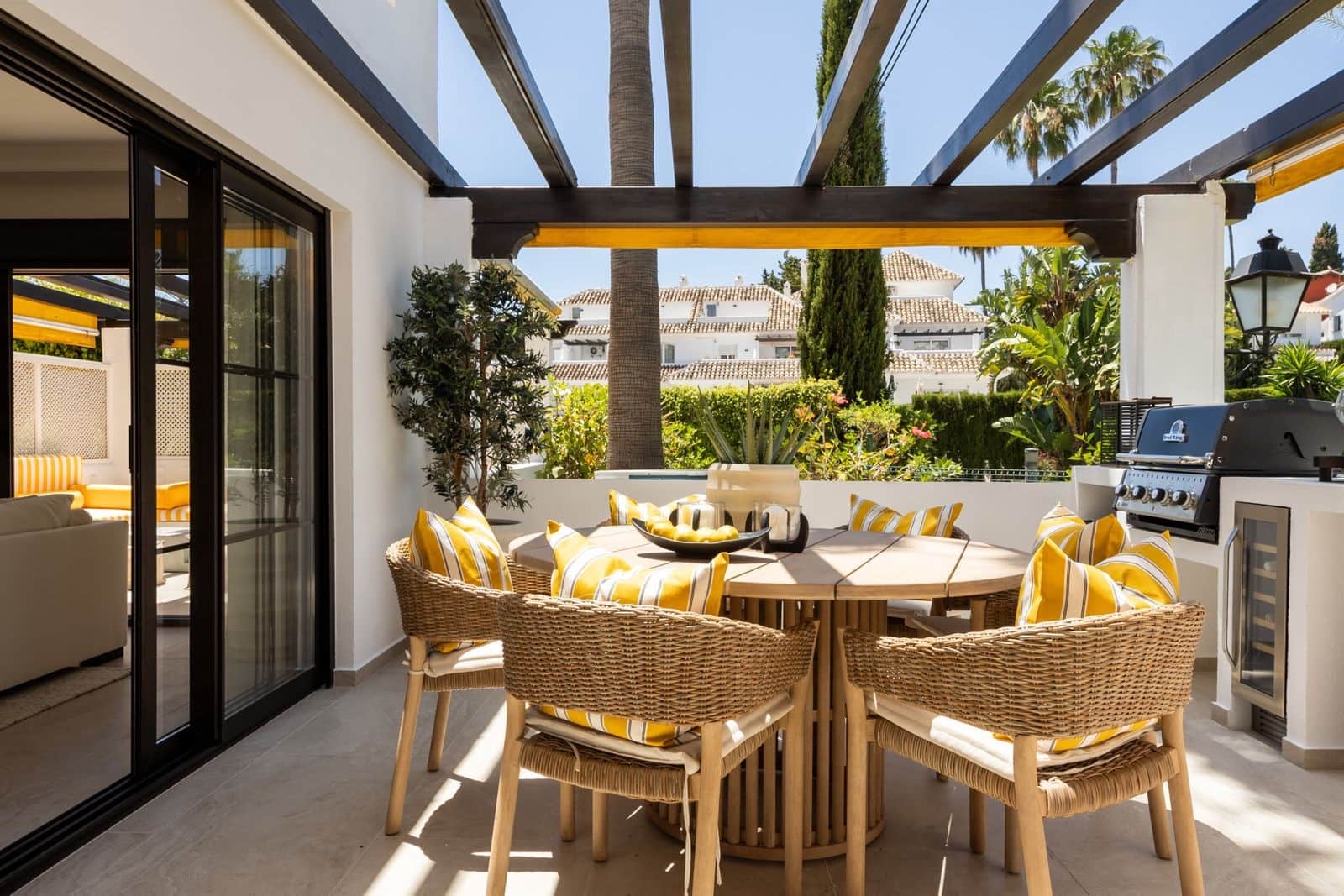 3 soverom Leilighet til salgs i Nueva Andalucia med svømmebasseng garasje - € 1 395 000 (Ref: 10000020)