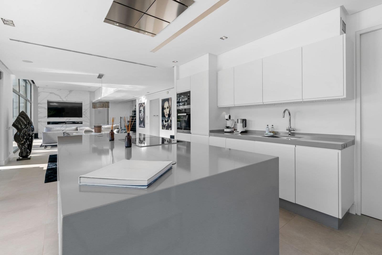 4 sypialnia Willa na sprzedaż w Marbella z basenem garażem - 4 400 000 € (Ref: 10000021)