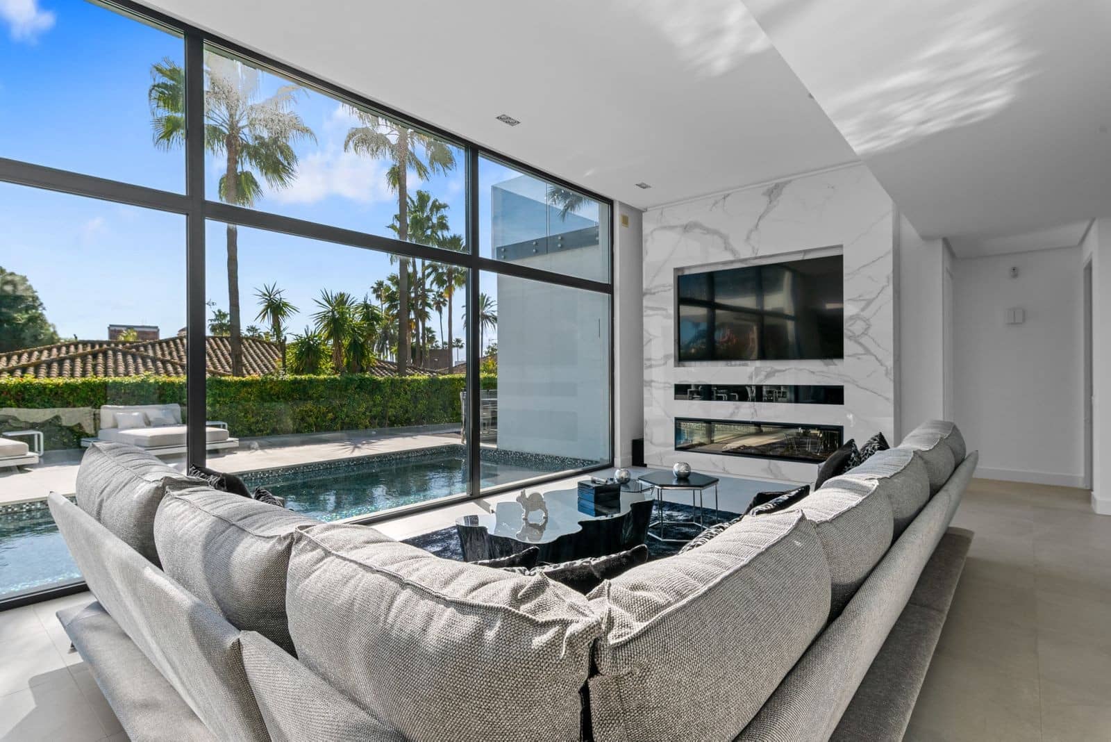 4 sypialnia Willa na sprzedaż w Marbella z basenem garażem - 4 400 000 € (Ref: 10000021)