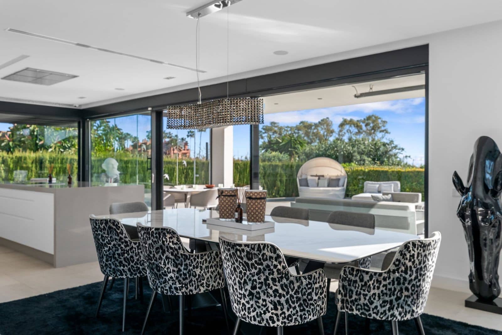4 sypialnia Willa na sprzedaż w Marbella z basenem garażem - 4 400 000 € (Ref: 10000021)