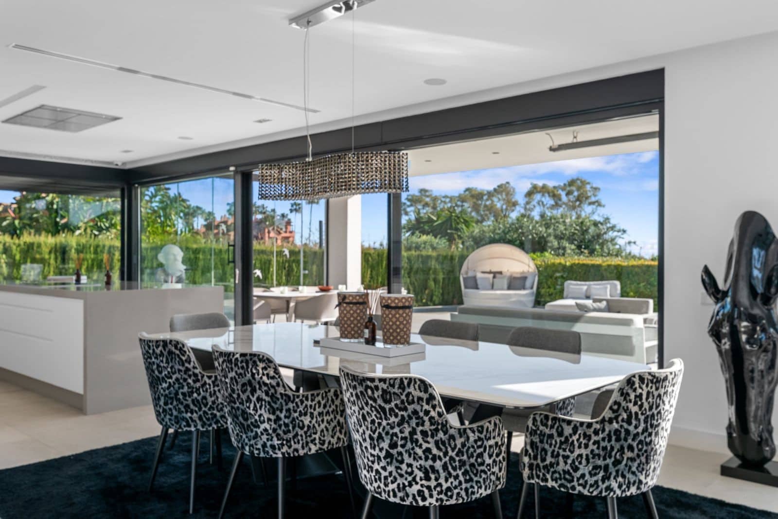 4 sypialnia Willa na sprzedaż w Marbella z basenem garażem - 4 400 000 € (Ref: 10000021)