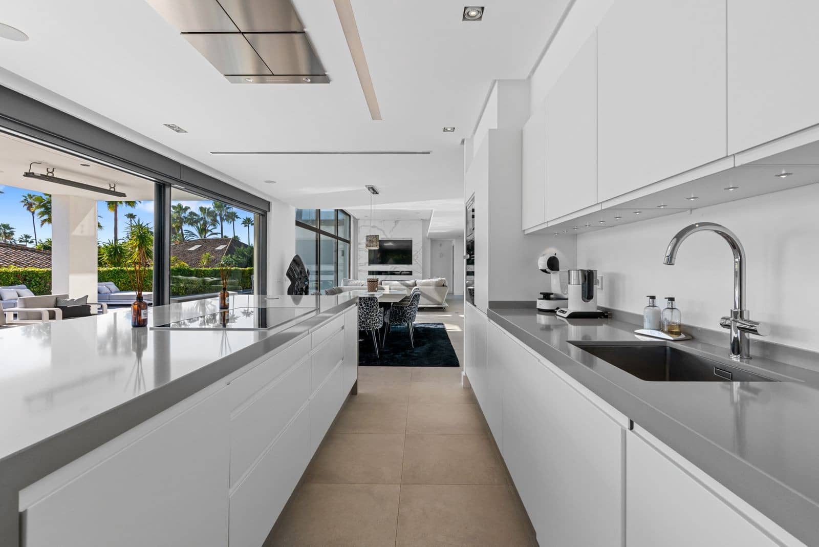 4 sypialnia Willa na sprzedaż w Marbella z basenem garażem - 4 400 000 € (Ref: 10000021)