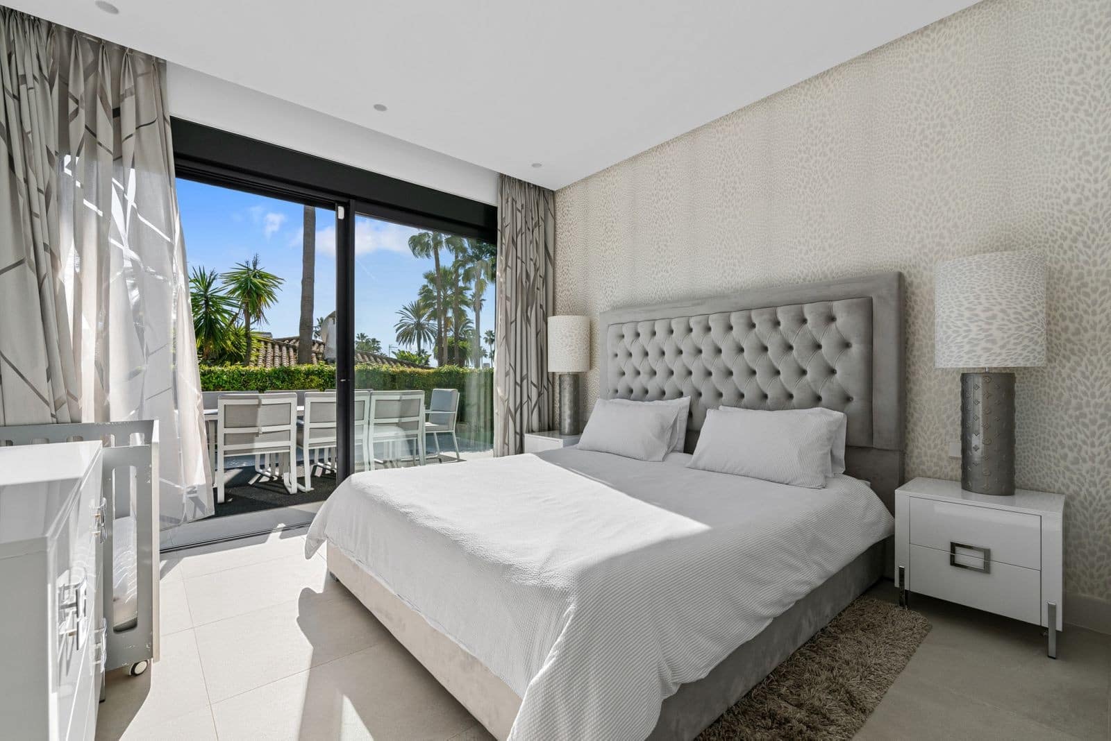 4 sypialnia Willa na sprzedaż w Marbella z basenem garażem - 4 400 000 € (Ref: 10000021)