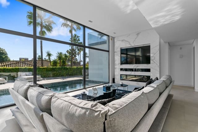 4 sypialnia Willa na sprzedaż w Marbella z basenem garażem - 4 400 000 € (Ref: 10000021)
