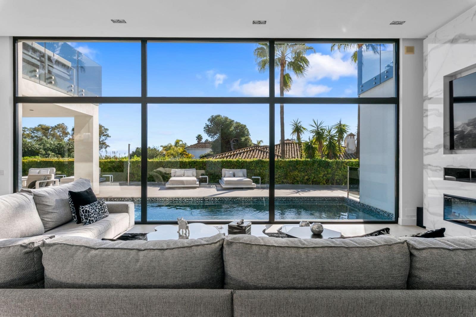 4 sypialnia Willa na sprzedaż w Marbella z basenem garażem - 4 400 000 € (Ref: 10000021)